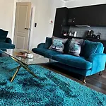 아파트 Bijou Boutique Luxury One And Two Bedroom Apartments, Location,parking