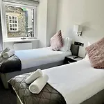 아파트 Bijou Boutique Luxury One And Two Bedroom Apartments, Location,parking *