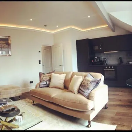 Apartment Bijou Boutique Luxury One And Two Bedroom Apartments, Location,parking *