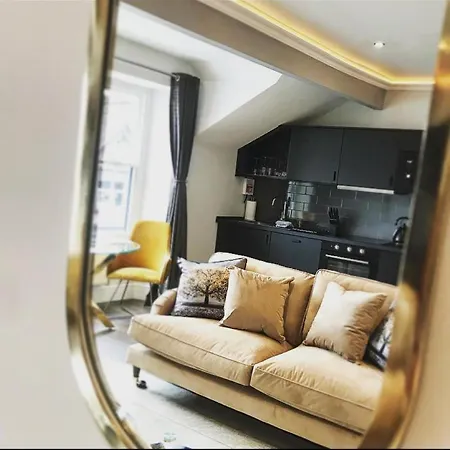 Bijou Boutique Luxury One And Two Bedroom Apartments, Location,parking 아파트 *