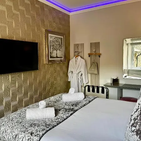 Bijou Boutique Luxury One And Two Bedroom Apartments, Location,parking 아파트