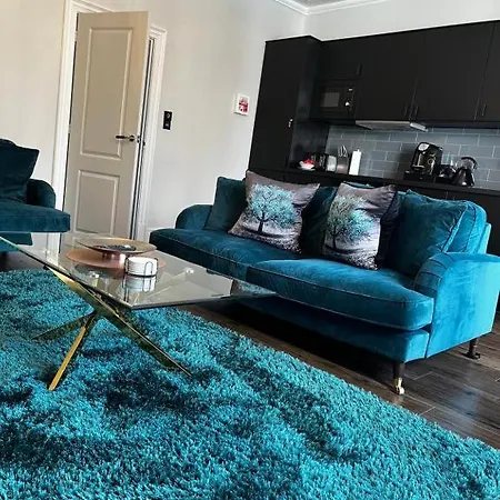 Apartment Bijou Boutique Luxury One And Two Bedroom Apartments, Location,parking